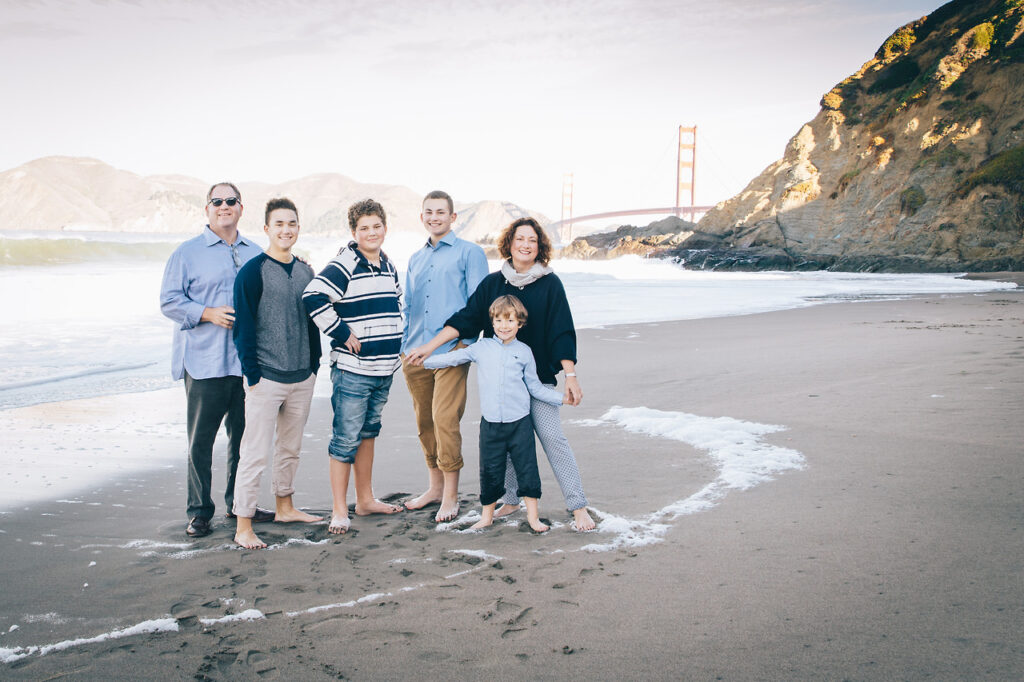 A family photo session with the golden gate bridge.