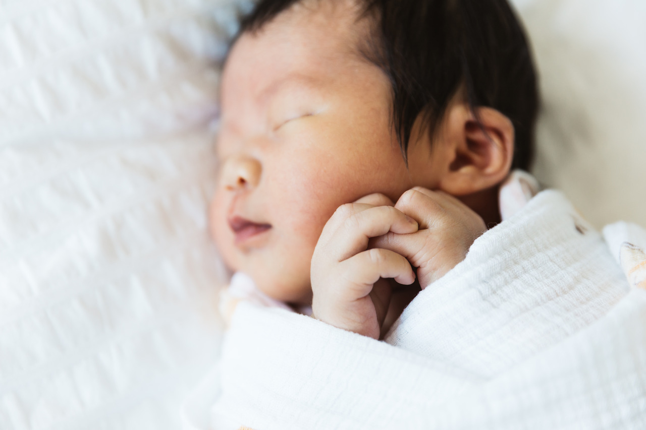 itty bitty baby hands newborn home session sf bay area