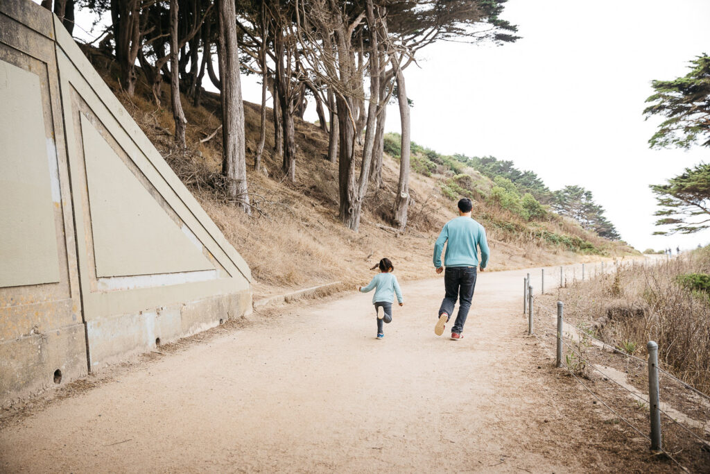 san-francisco-bay-area-family-photographer-carmen-dunham-photography-and-filmsIMG_7942-2 father and daughter running at lands end san francisco