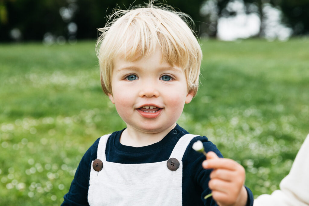 san-francisco-bay-area-family-photographer-carmen-dunham-photography-and-filmsIMG_5082 cute boy holding flower smiling in alamo square park san francisco