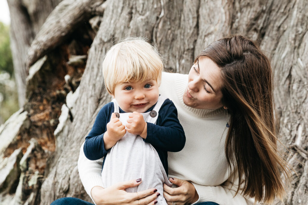 san-francisco-bay-area-family-photographer-carmen-dunham-photography-and-filmsIMG_5363 little boy making adorable cute faces with mom in alamo square park san francisco