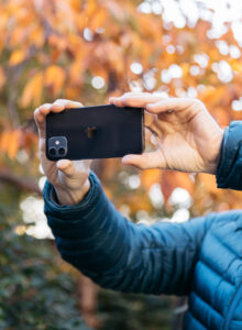 using rear-facing camera to take photos on iphone